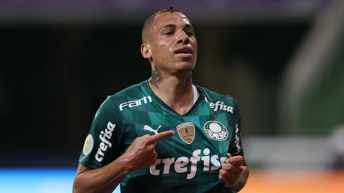 Palmeiras's tweet photo. Fala aí, Breno Lopes: quem guardou 4 gols hoje e conquistou mais 3 pontos no Brasileirão? 🐷👑
#REPETECO #PALxACG
#JuntosNoBrasileirão #AvantiPalestra https://t.co/U10Tei5tf7