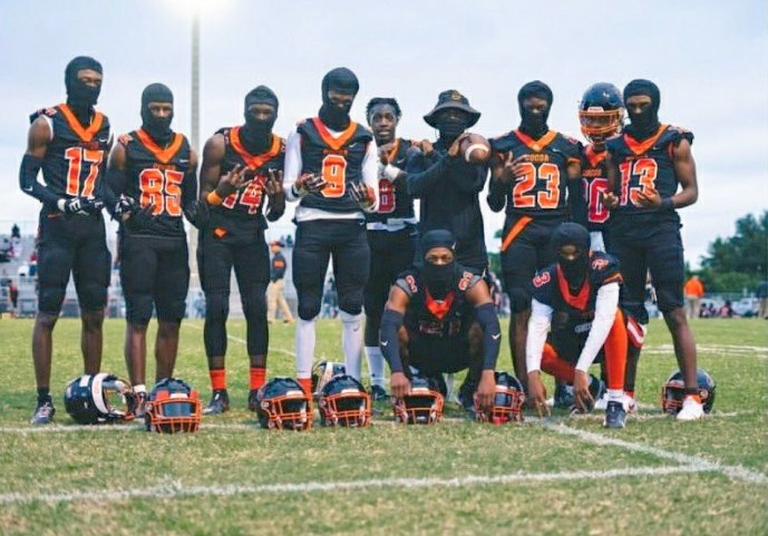 ElvinJo53802136's tweet photo. @DBUGURU93 keep it going Coach awesome job coaching up this unit finish the mission. #SEATBELTGANG #STATETALK https://t.co/DgCI8ggAB9