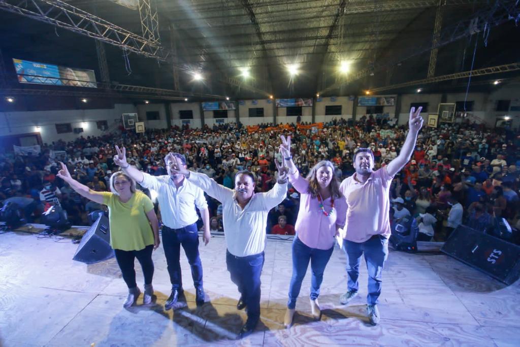 rickiherrera's tweet photo. Gracias a Los Llanos Riojanos que son abrazados por este proyecto político que vino a transformar la realidad de tod☀️s

El domingo es por cada uno de los riojanos y riojanas 

Es por La Rioja Federal, inclusiva con derechos y oportunidades que mira hacia el futuro
❤️☀️✌️ https://t.co/dwzQ2qaLAz