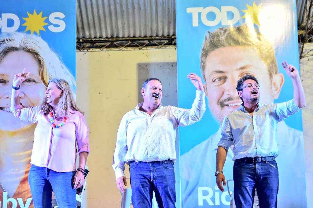 Gracias a Los Llanos Riojanos que son abrazados por este proyecto político que vino a transformar la realidad de tod☀️s

El domingo es por cada uno de los riojanos y riojanas 

Es por La Rioja Federal, inclusiva con derechos y oportunidades que mira hacia el futuro
❤️☀️✌️