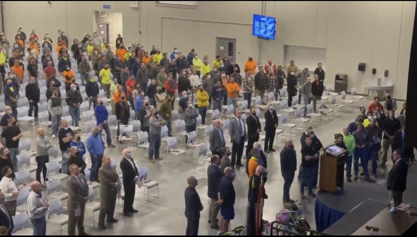 STLlocal562's tweet photo. Honoring our Veterans at tonight’s Union Meeting. Thank you for the ultimate sacrifice to our Country. We are truly blessed with each and every one of you. Enjoy your day 🇺🇸
#VeteransDay2021 #wearelocal562 https://t.co/I7b5vGr96D