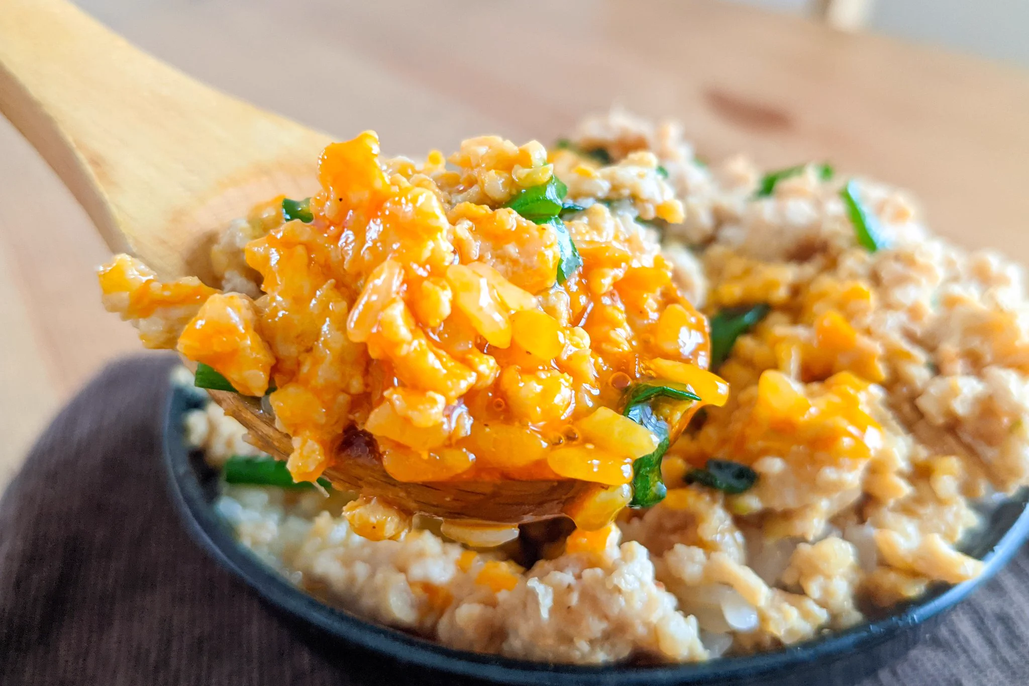 旨辛な味わいがクセになる？！がっつり食べたい気分のときにもぴったりそうな「丼もの」レシピ！