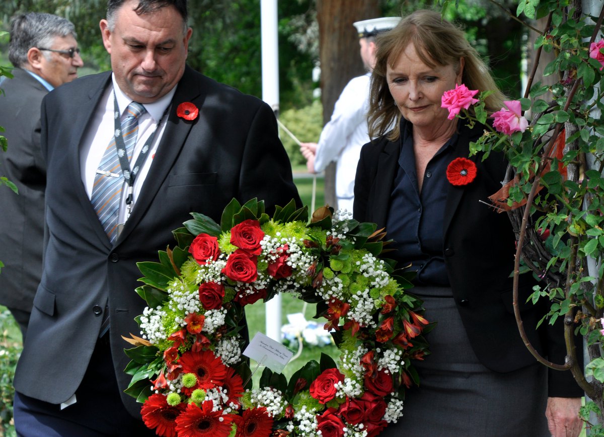 AustCivMil's tweet photo. ACMC joins all Australians today to pay respect to the men and women who served and continue to serve our nation. #RemembranceDay2021  #WeWillRememberThem 
Queanbeyan Memorial Rose Garden, 11/11/2021. https://t.co/wGHPfz985s