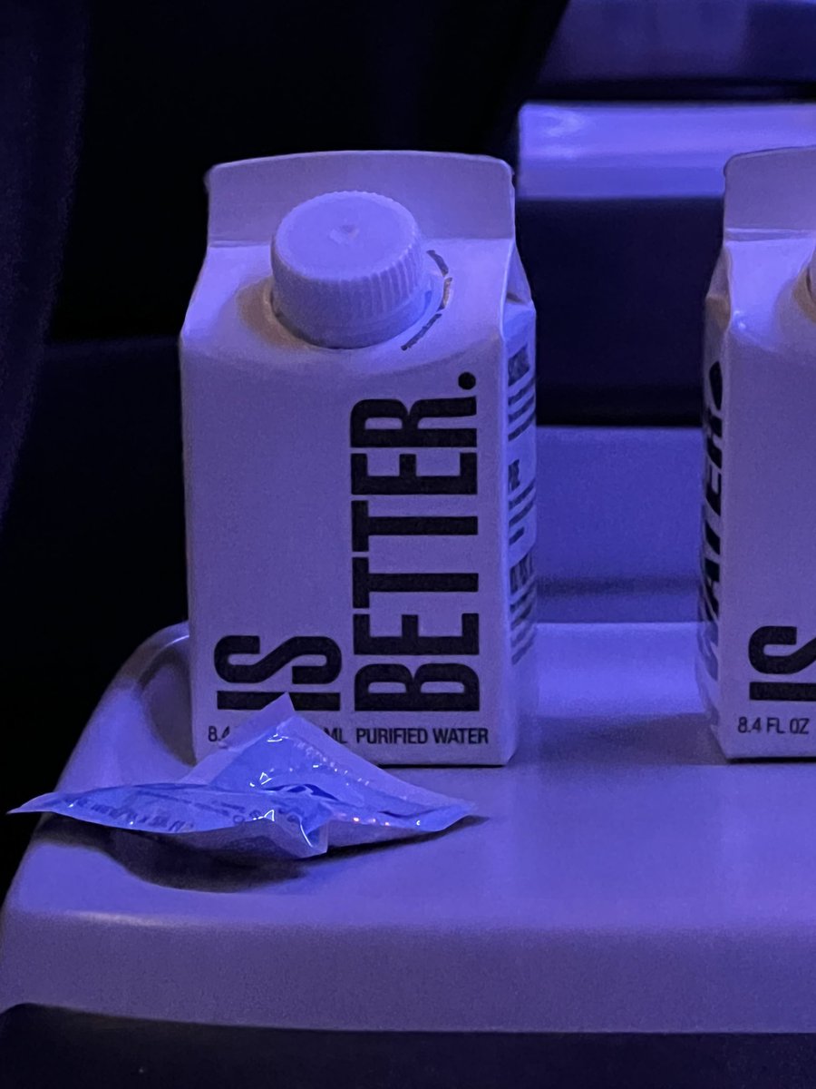 kimmiemouse's tweet photo. @AlaskaAir I #SpotTheBox with my little eye @boxedwater https://t.co/KulcT2KFyT