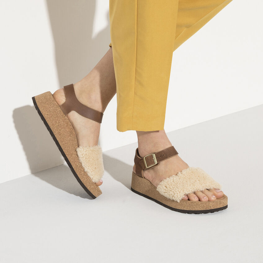 BirkMid's tweet photo. This fun twist on 'Glenda' has soft natural leather in combination with cozy, genuine shearling!
.
#birkenstock #slipper #shearling #comfort #archsupport #papillio #glenda #teddy #cozy #midtownsac #shoplocal #birkenstockmidtown https://t.co/LNTvBGmOOu