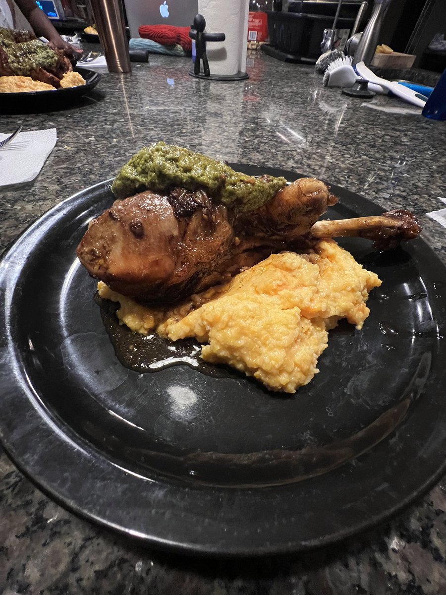 ser_swayze's tweet photo. always getting caught up in 4k #stuffedturkeyleg #sweetpotatogrits 🤤 https://t.co/CIBj6UoRiD