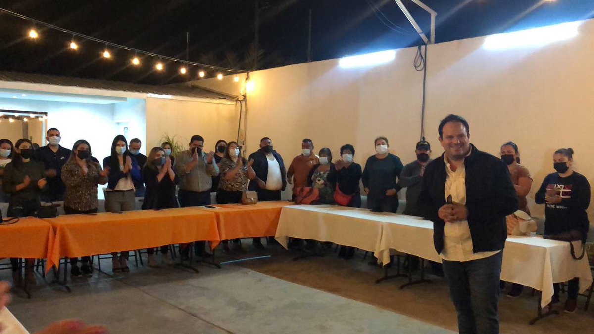 Contento de regresar a San Luis Río Colorado. Acompañé a <a href="/ManuelScott07/">Manuel Scott</a> para la toma de protesta de <a href="/montespina_/">Alonso Montes Piña</a> como coordinador en este municipio, quien estará acompañado de un valioso grupo de hombres y mujeres libres. Que gusto hacer equipo con todos ustedes.