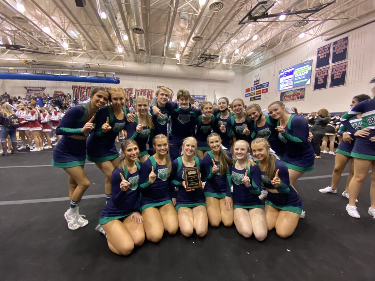 TRidgeGrizzlies's tweet photo. Congratulations to our Varsity cheer team. 2021 Continental League Coed Champions. Great performance tonight. Grizzly Proud. https://t.co/jWEp6obyoH
