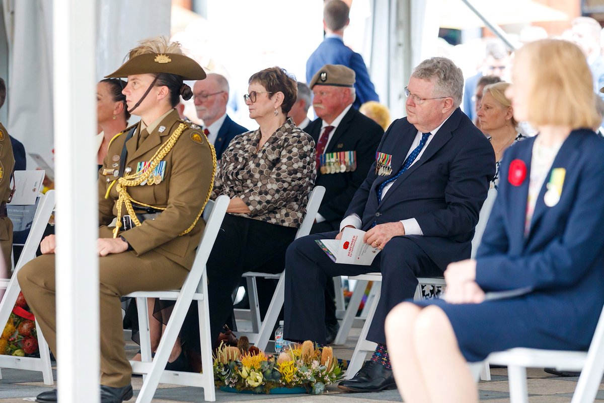roycommDVSRC's tweet photo. The Royal Commission into Defence and Veteran Suicide will hold its first public hearing in Brisbane on November 26. On #remembranceday2021 Commissioners Peggy Brown and James Douglas QC laid a wreath in Brisbane. For more information on the #DVSRC visit https://t.co/FOZicABEjS https://t.co/Uov8KH4udm