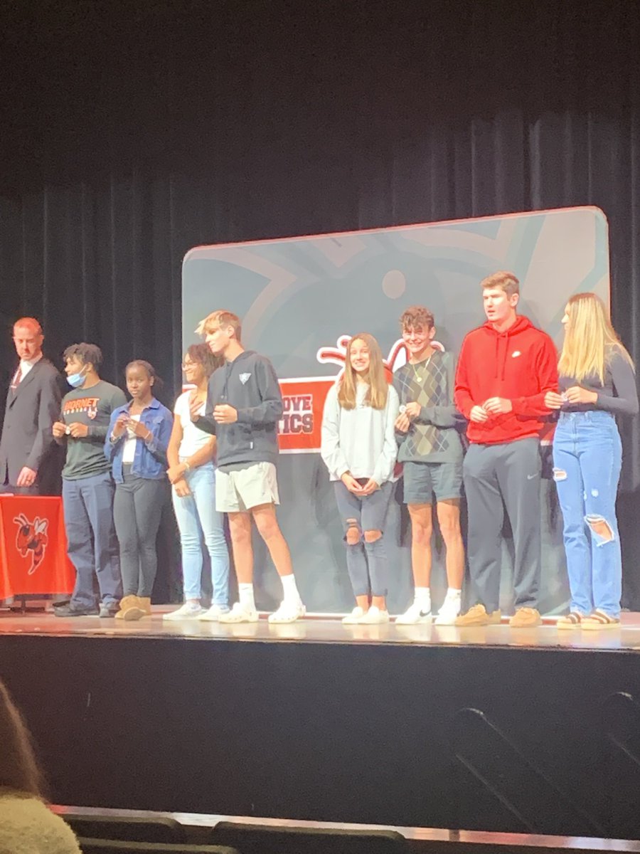 BeechGroveXC's tweet photo. Proud of all our runners accomplishments this season. Already looking forward to 2022 #bgxc https://t.co/TV7vKKoo2N