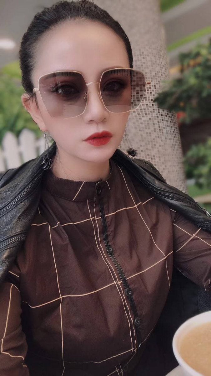 Himjang's tweet photo. Do i look good with glasses https://t.co/Q3sR9S66k2