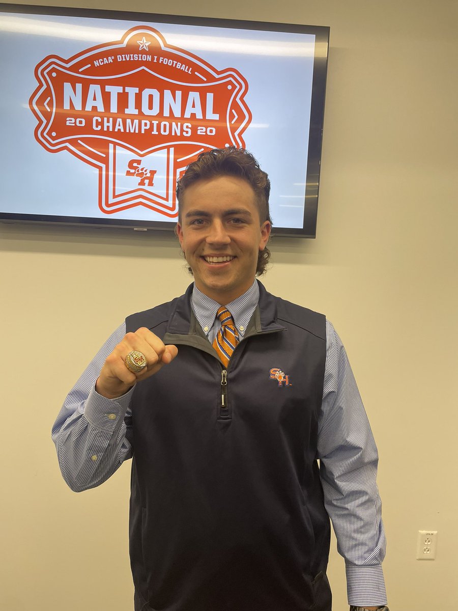 ryanlandry6712's tweet photo. Great day to be a Bearkat, great day to be a National Champ💍 https://t.co/SYc6GR86G3