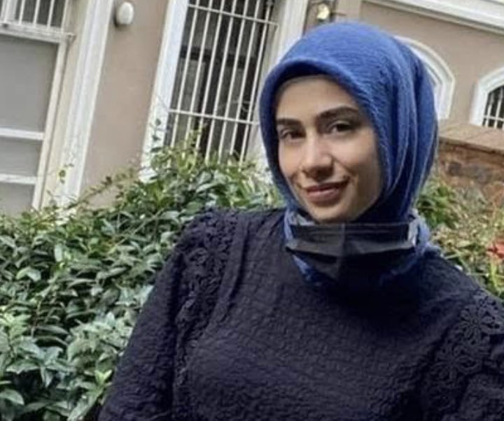 Öfkeli ve üzgünüm!

Ankaralı bir mimar, genç bir kadın. #BaşakCengiz Eğitim için İstanbul'a geyor. Ve bir manyak tarafından samuray kılıcıyla öldürülüyor. Cani herif ifadesinde "Birini öldürmeyi planladım, kadın direnemez diye onu öldürdüm" diyor.