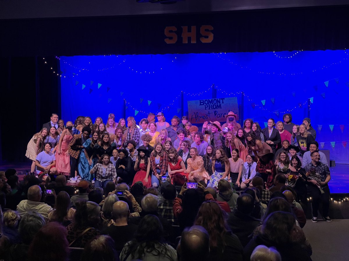 SHS_Math's tweet photo. Congratulations to all involved with the production of Footloose! These kids all did a wonderful job! 💜💛 #onlyoneshs @SmyrnaBulldog @ChoirSmyrna https://t.co/tbXAlYKgdA