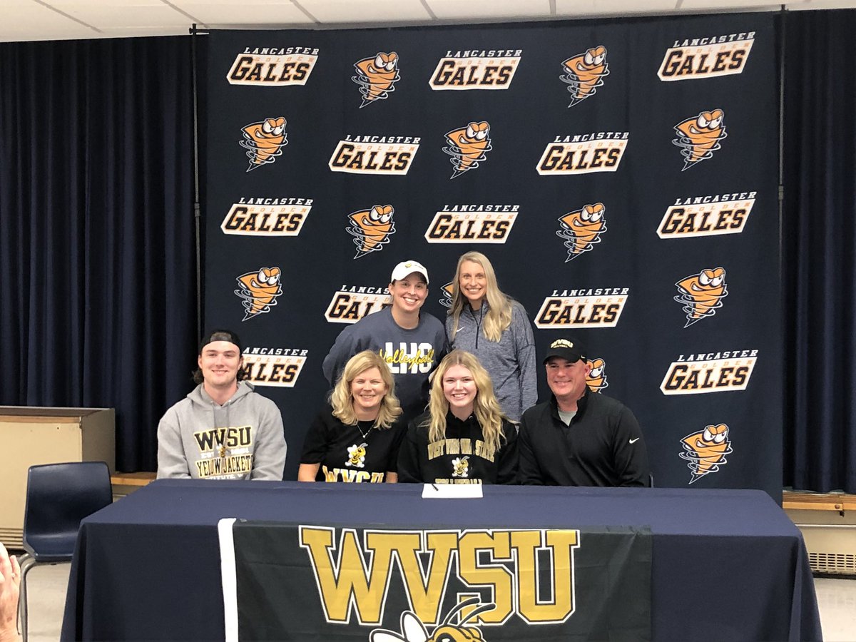 ansleybaker14's tweet photo. Signing Day! Super excited to get the opportunity to play at the next level! #gostate @vbcoachkern @wvsuvolleyball 🖤💛🐝 https://t.co/RhXXf9j3q2