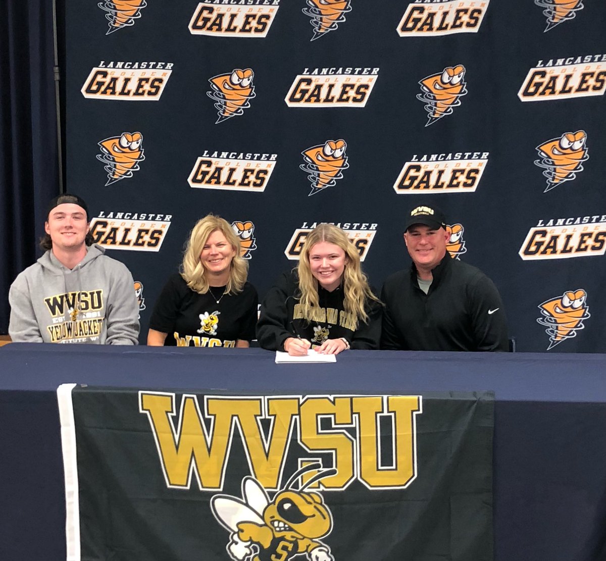 ansleybaker14's tweet photo. Signing Day! Super excited to get the opportunity to play at the next level! #gostate @vbcoachkern @wvsuvolleyball 🖤💛🐝 https://t.co/RhXXf9j3q2