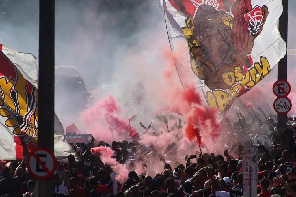 alan__math's tweet photo. Negô @ECVitoria , dia 14/11 é aniversário do seu filho amado aqui. Que tal me dar +3 pontos de presente? Te amo!
🦁❤️🖤
#FechadoComOECV
#Barradao35anos https://t.co/zpRpJ4xWya