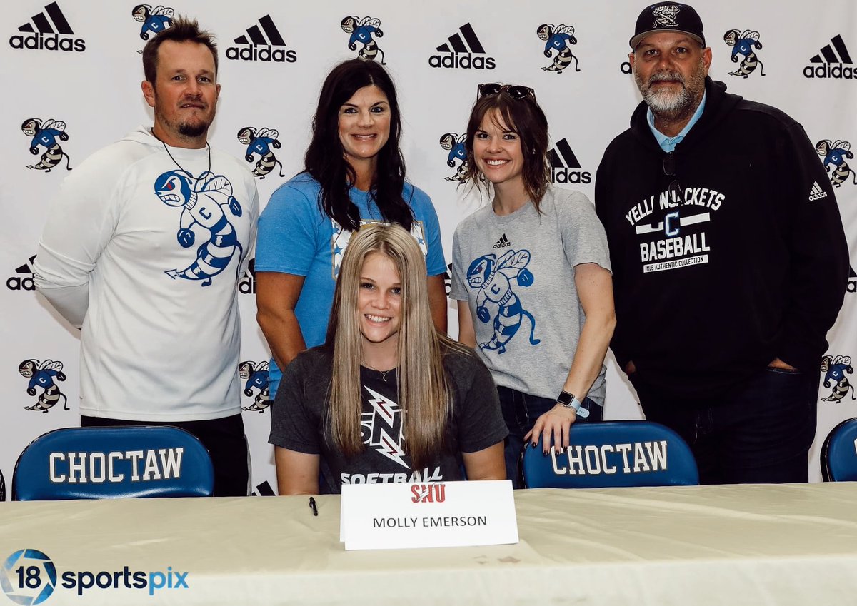 mollyemersonn's tweet photo. it’s official #boltsup @SNUSoftball https://t.co/pNFshoJV7o