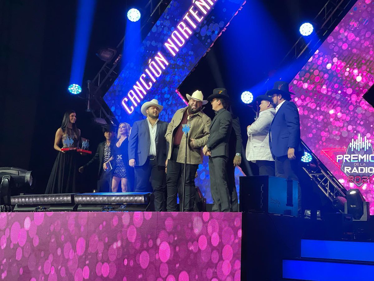 🔴 Azteca UNO EN VIVO ➡️ bit.ly/PremiosRadio

¡<a href="/DosCarnales/">Los Dos Carnales</a> y <a href="/El_Fanta45/">El_Fantasma</a> ganan Canción Norteña del Año! 👏🏻🤩🎶 Los #PremiosDeLaRadio