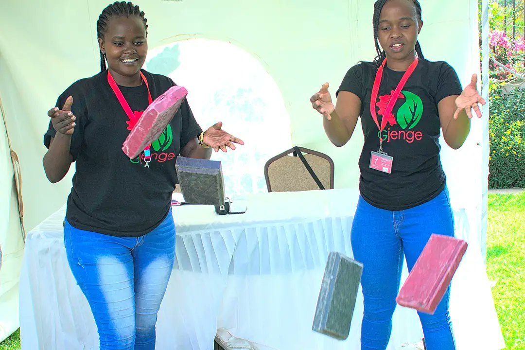 gjenge_makers's tweet photo. Thank you for showing up @TamarindTreeKe for gjenge pavers  EXPO... We interacted with alot of people who wanted to know the magic behind our PAVERS/ BRICK'S. 
.
.
#gjengemakers
#jenganagjenge #jenganchisafi #Youngchampoftheearth
#recycling #sustainability https://t.co/xuFfmyohr6