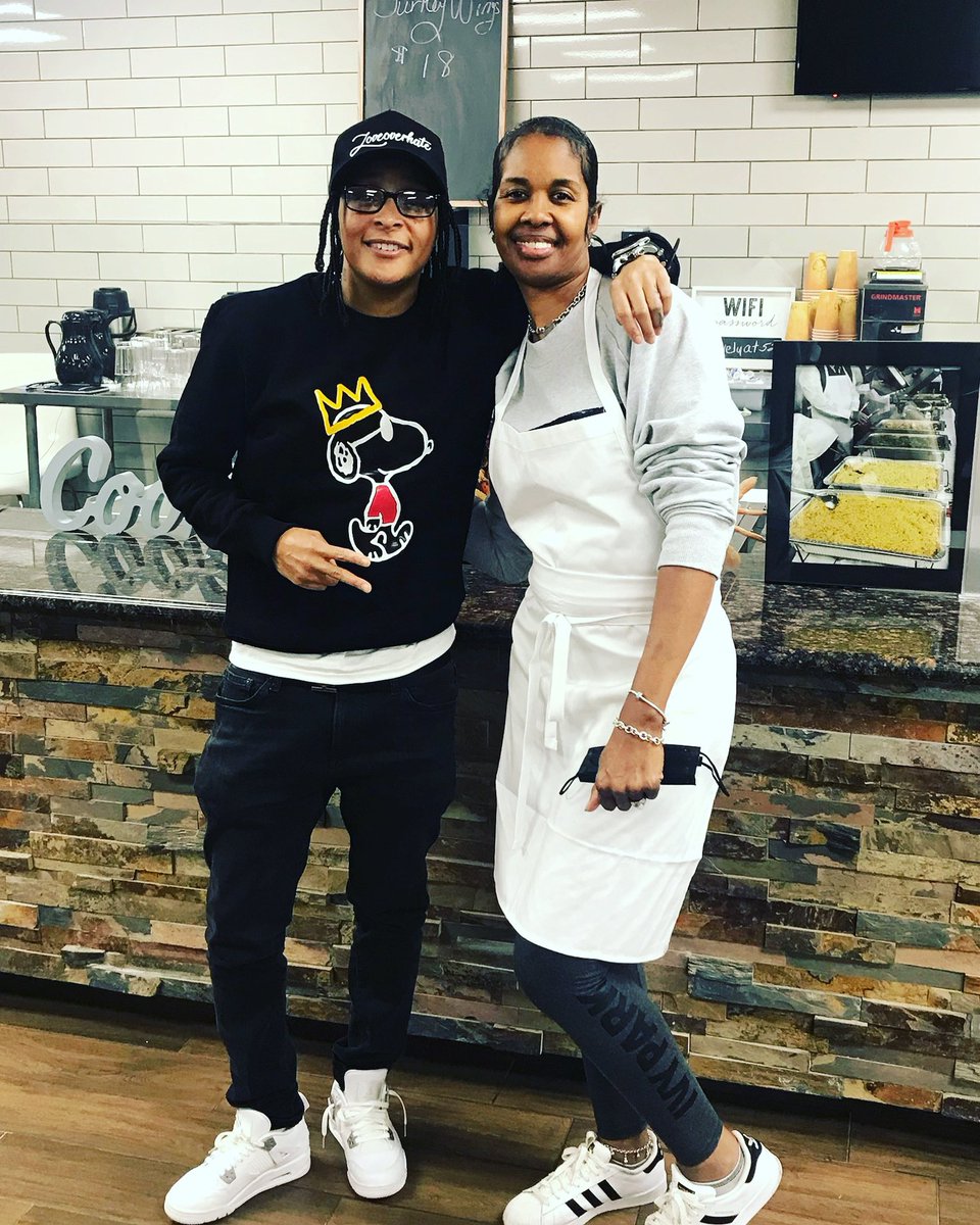 Snoop stopped by Me You and Irene to get some good food..1618 S Columbus Blvd.. She was in Philly promoting the play she is in “Life isn’t fair” The Met Philly