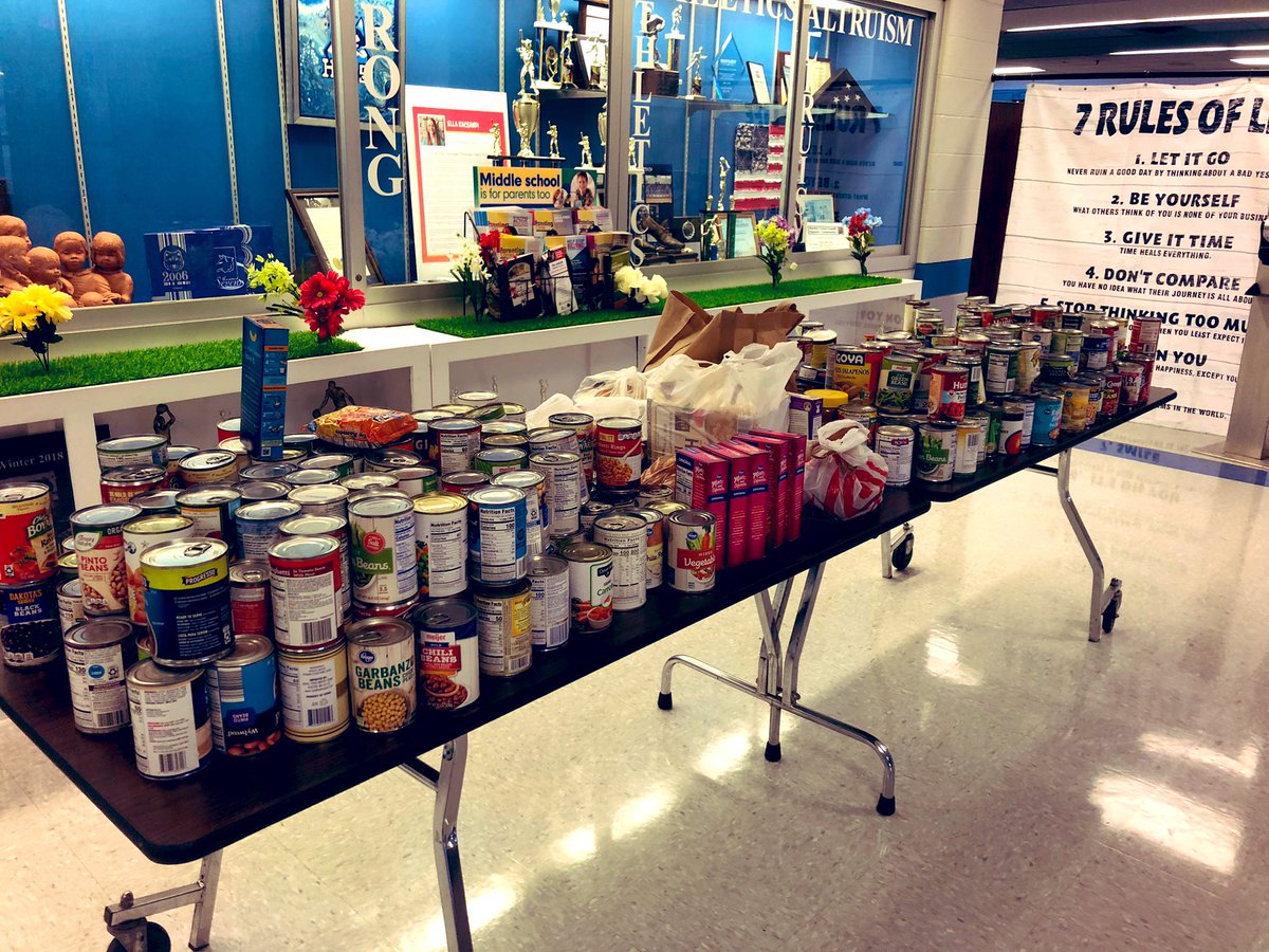 DruTomlin4Edu's tweet photo. @HeritageMS_WCS combined Service w/ a Super gr8 time today! Want 2C #middleschool kids demonstrate altruism &amp; serve others? Just make the Fall Social totally free w/ a canned food donation to @WARM_1972! Boom! Thx 2 the @HeritagePtsa 4 organizing this amazing event! @WCSOH https://t.co/X2nEcDGCLA