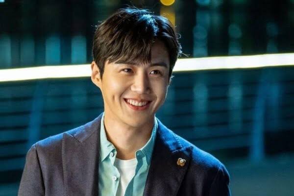 _kdramadiary's tweet photo. @NetflixKR 잊지 마세요. 최고의 보조개죠. 보조개 왕입니다! #kimseonho #KimSeonHoDimpleKing https://t.co/FNFa9PZhgY