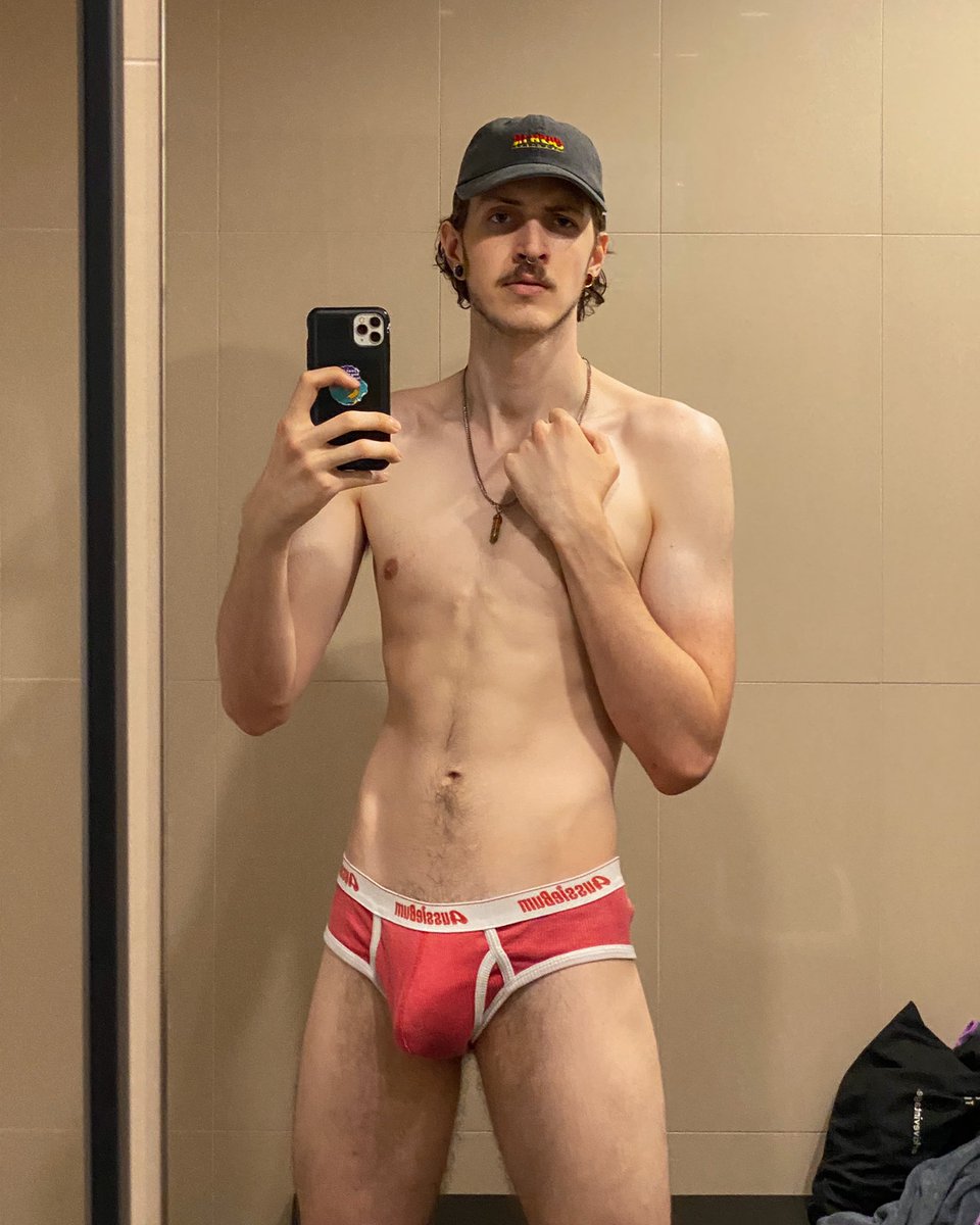 wycherxd's tweet photo. This will be the last gym mirror selfie for a while i promise https://t.co/yNDjkNkD79