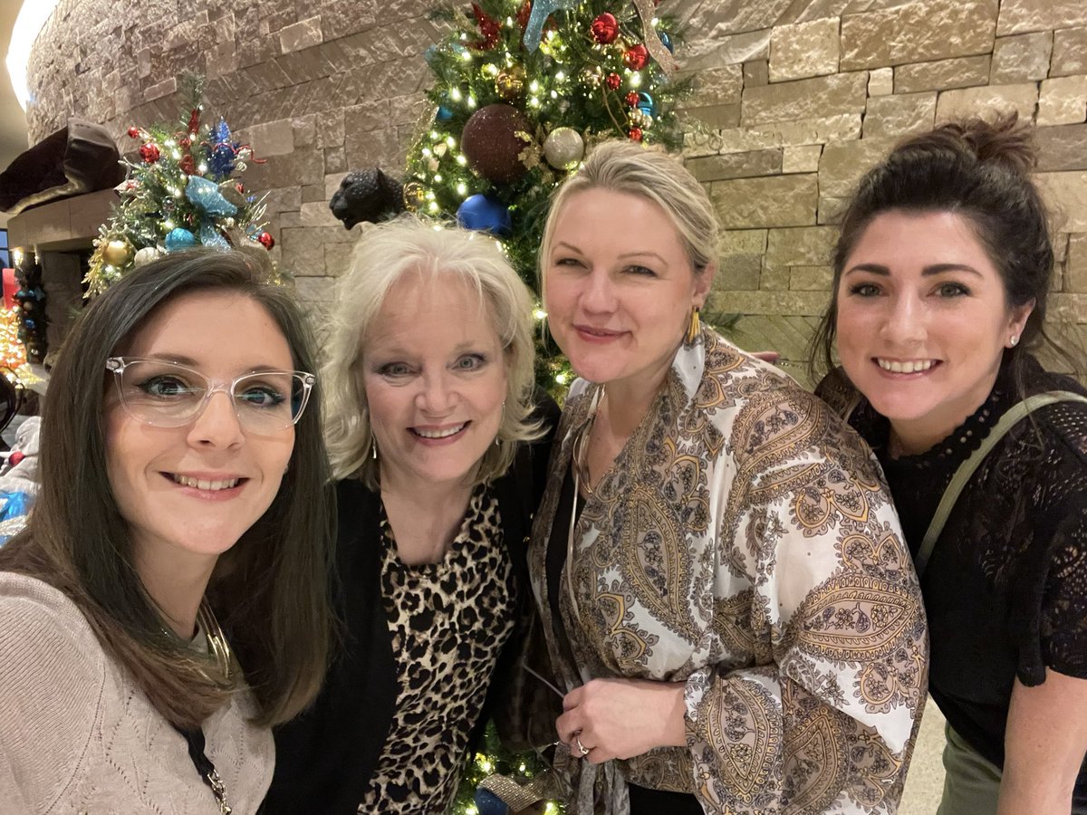 MrsReynoldsArt's tweet photo. TAEA Conference. So good to be back to learning and creating together!!! #TAEA21 #chs9family #WestFam #EastBroncos #EatSleepArtRepeat @TXarted @CHS_9 @RichardsArtRoom @gailcary @bdilleydilley https://t.co/oSqoKxYqHN