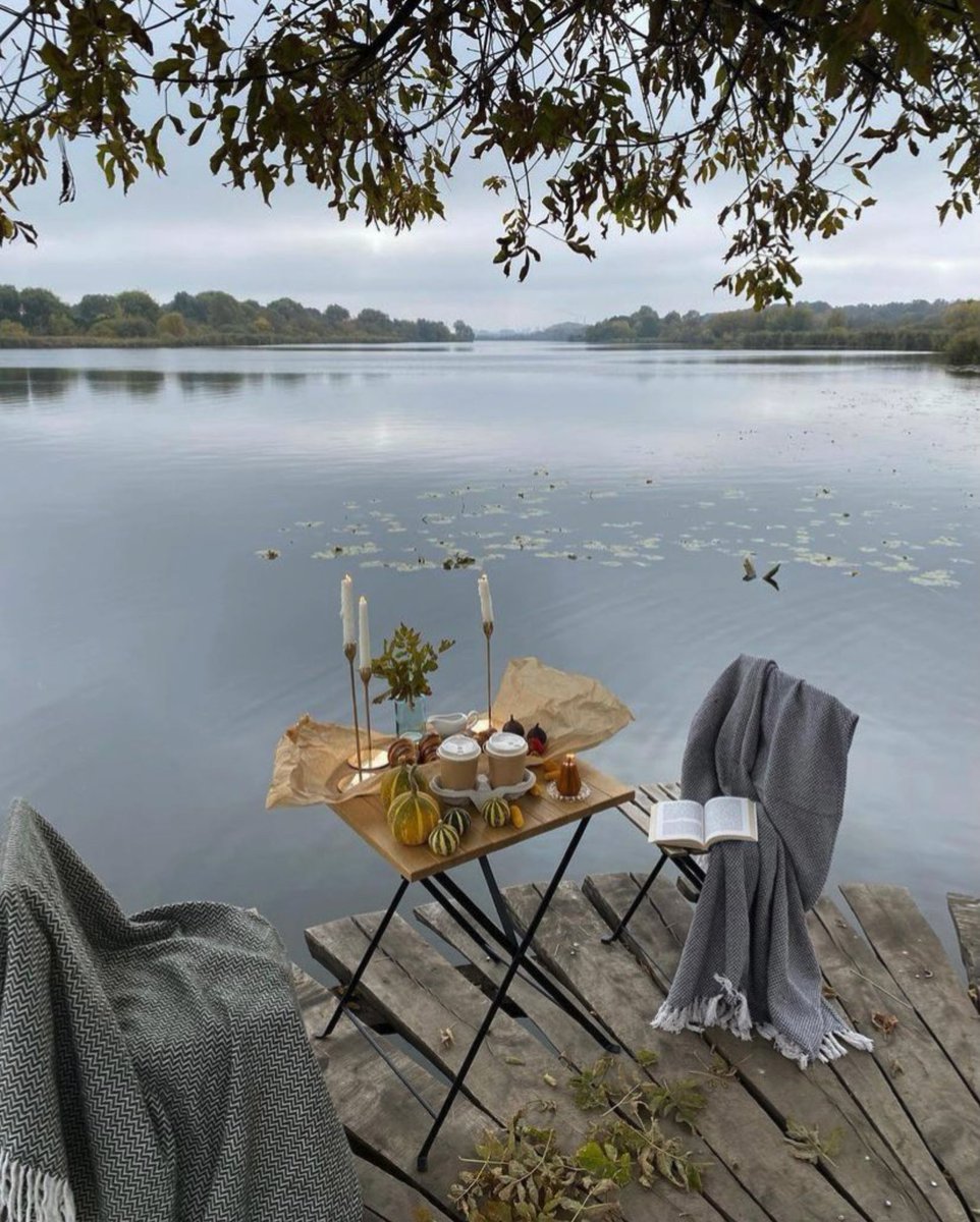 السعادة ليست دائمًا أفعالًا كبيرة ، غالبًا
 ما تكون كلمة بسيطة لكنها عميقة أو 
رسالة جميلة 
فأسعدوا من حولكم ولو بكلمة 🌹🌷