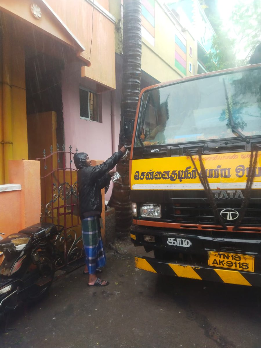 tntjho's tweet photo. TNTJ வடசென்னை மாவட்டம் கொருக்குப்பேட்டை கிளை சார்பாக நேற்றும் (10-11-21) கொருக்குபேட்டை பகுதியில் மழையினால் பாதிக்கப்பட்ட  300 நபர்களுக்கு உணவு வழங்கப்பட்டது. புகழ் அனைத்தும் இறைவன் ஒருவனுக்கே

#TNTJ_SocialActivities https://t.co/tJCssnNMhC