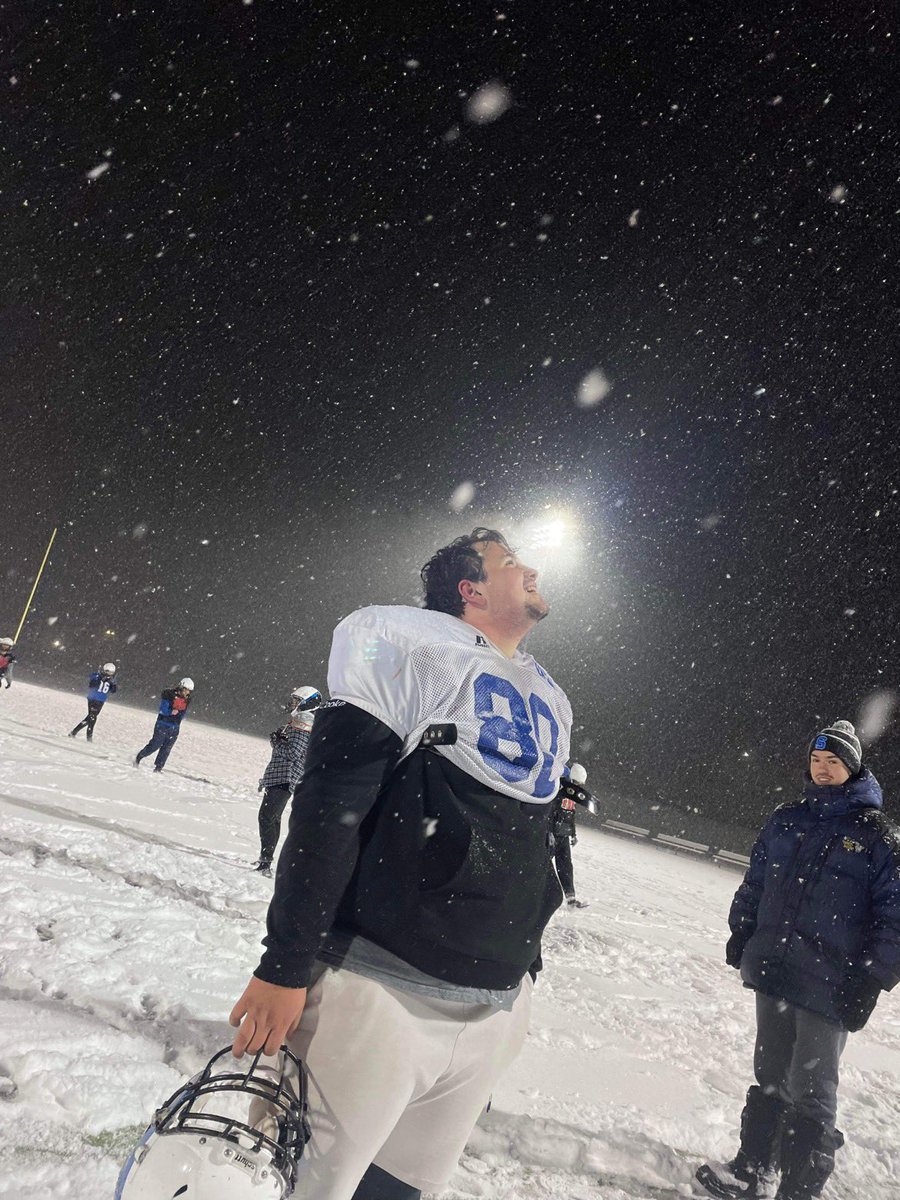 <a href="/FMCSD/">FMCSD</a> @Mix1037radio <a href="/country933fm/">Country 93.3</a> <a href="/979Rock/">979 ROCK</a> <a href="/FortMacToday/">Fort McMurray Today</a> The kid <a href="/TylerJWCooke/">Tyler Cooke</a> was living it up in our snow globe practice! 🍪🍪