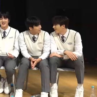 junghwanfeed's tweet photo. jeongwoo and junghwan 😆 https://t.co/5ahtPUclEK