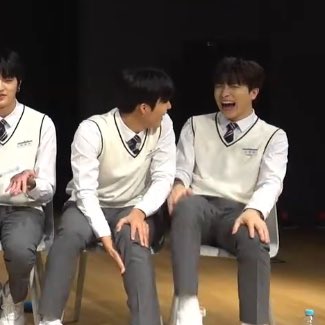 junghwanfeed's tweet photo. jeongwoo and junghwan 😆 https://t.co/5ahtPUclEK