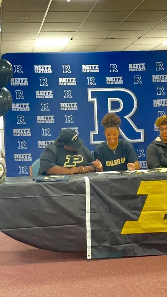 naomisplit's tweet photo. Officially a Boilermaker! Here’s to the next four 🖤💛 #BoilerUp https://t.co/QJ91NkAcmD