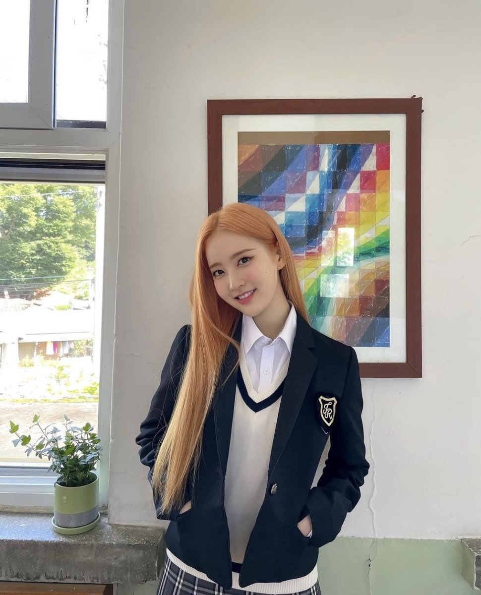 EUNO8O1's tweet photo. 스테이씨 공식 인스타그램 #시은 💛 https://t.co/xlWkgvZkkf