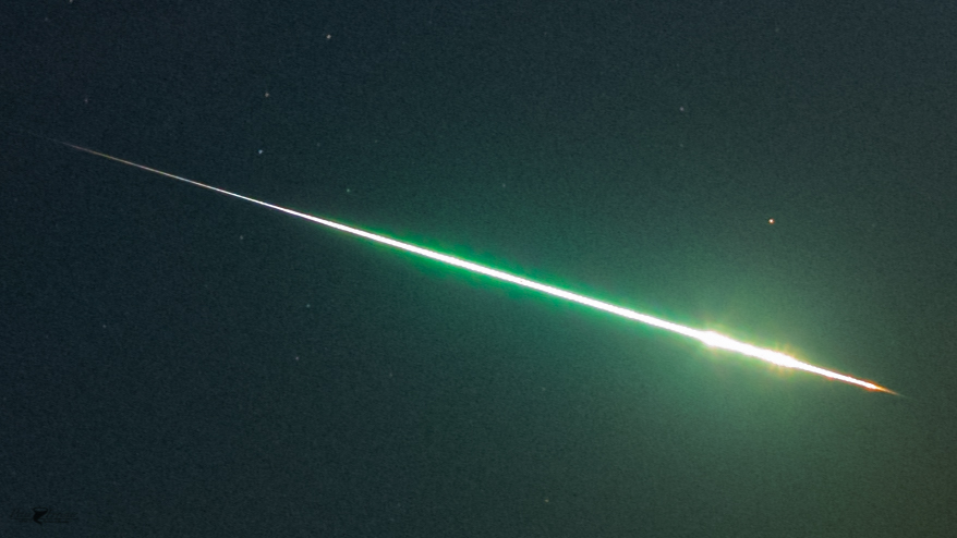 forecaster25's tweet photo. Closeup of the meteor. Hard to describe what catching something like this feels like as a photographer!! https://t.co/xjMiIqceuj