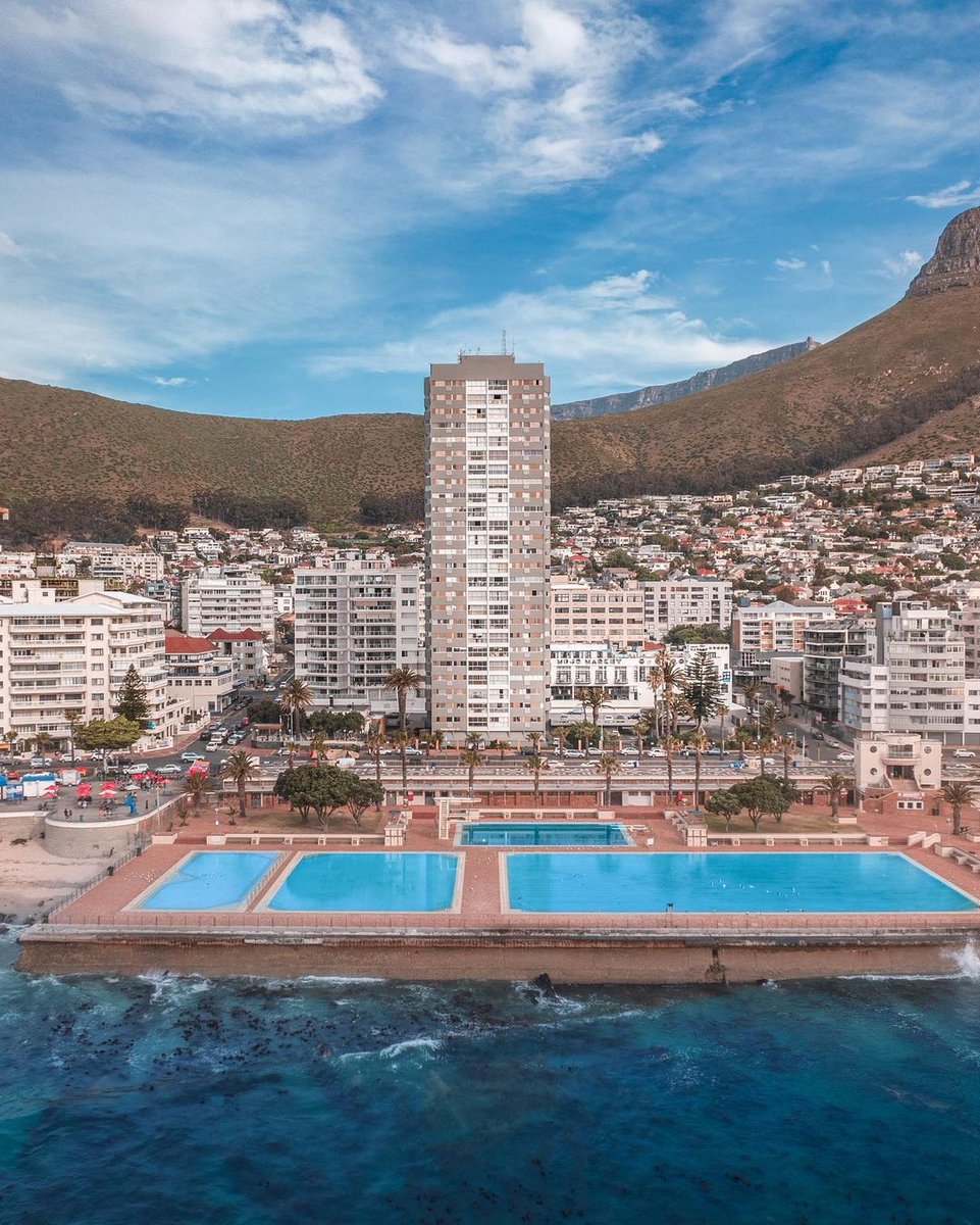 capetownmag's tweet photo. Good morning. Tag someone who  needs to go for a morning dip with you. Have you taken a swim here? 💙

"Lap it up 🏊🏽‍♂️" 

📸: @ryanwarneke

#capetownmag #capetown #southaftrica #lockdown #seapoint #seapointpool #mothercity #swimmingpool #photography https://t.co/ihE5IdRGkC