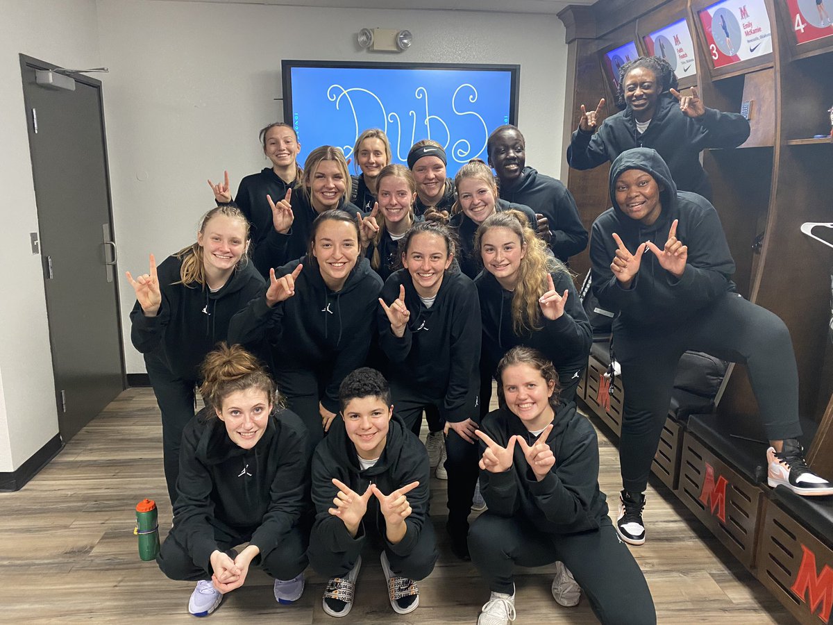 Whataburger 🍔 isn’t the only W we got tonight in Oklahoma! Great way to battle from start to finish! #Babiesss #Runitback #KWU 💜💛🐺🐾🏀🤘