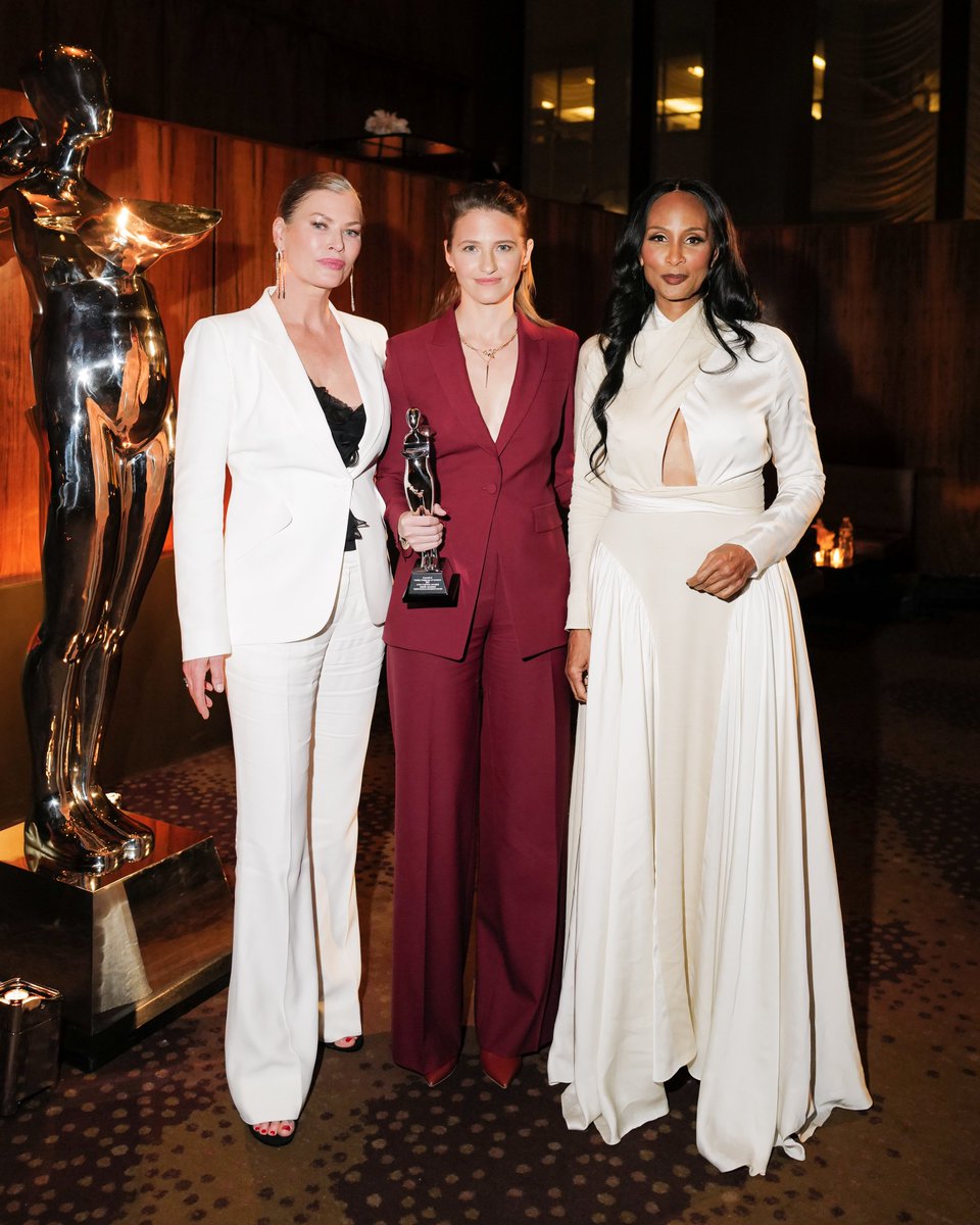 CFDA's tweet photo. Supermodels @CarreOtis and @BeverlyJohnson1 present honoree @ModelAllianceNY @SaraZiff with the Positive Social Influence Award at #CFDAAwards https://t.co/b24DawAADF