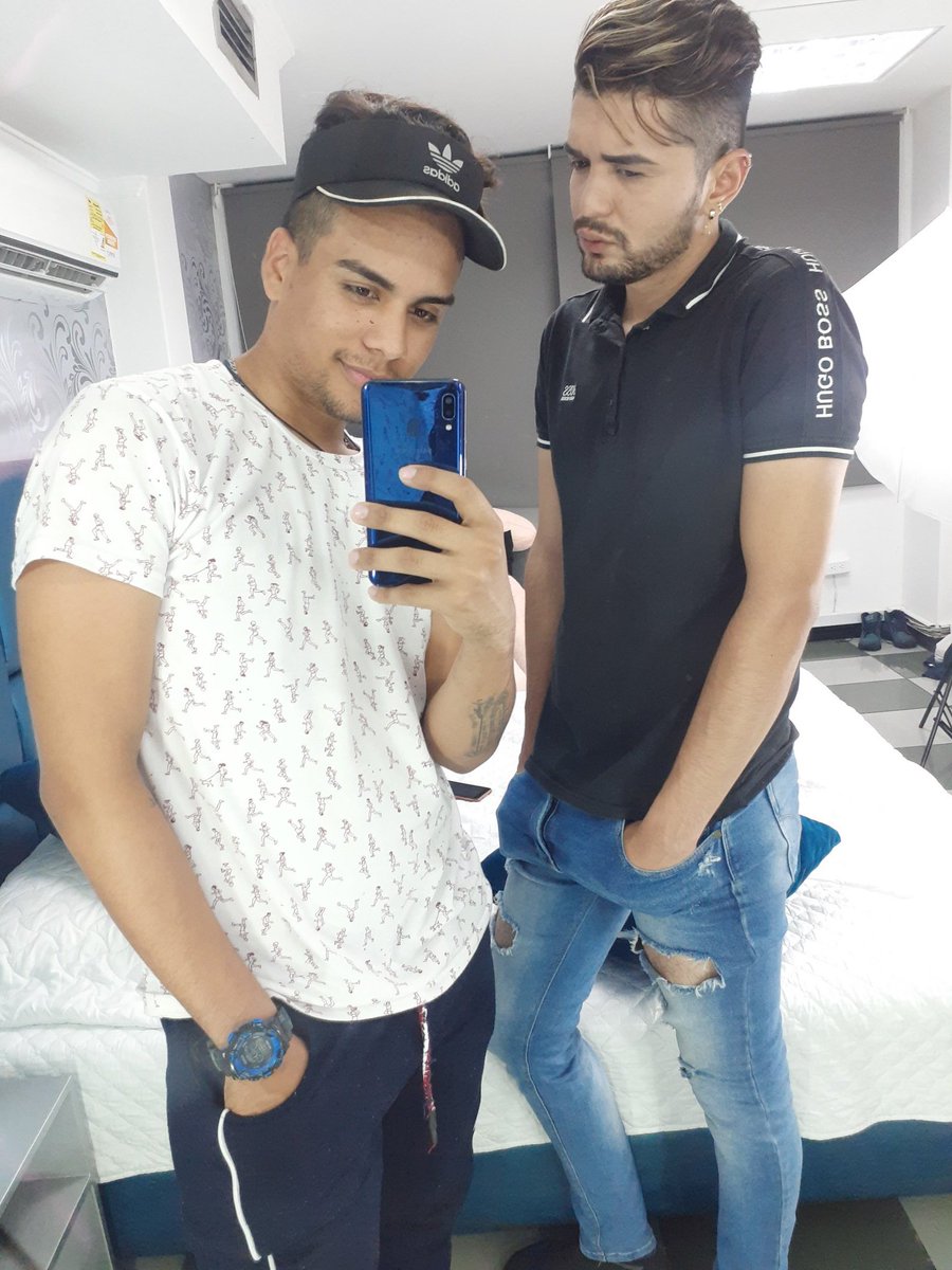 WhiteGuyss_'s tweet photo. Hi guys https://t.co/AiXIVOXPxN