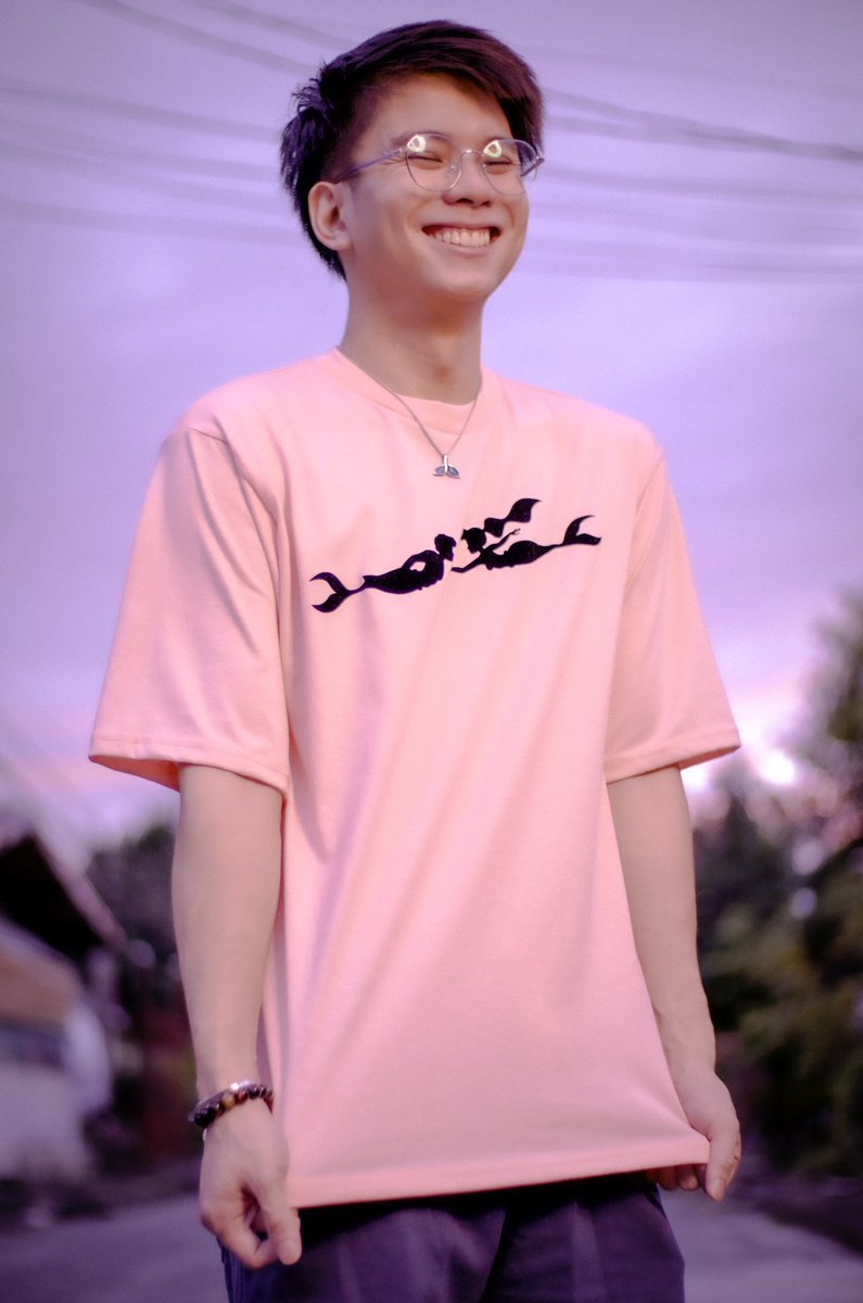limerveloso's tweet photo. SALMON #LiMerch Oversized shirt 🐖
PM my FB page (https://t.co/1joeSiC32Y) to order. 😉
Free shipping within the Philippines for only 550 pesos! 😱
📷 Rainier Anthon Veloso
https://t.co/7GbHRcKLFX https://t.co/2qUlBjndJM