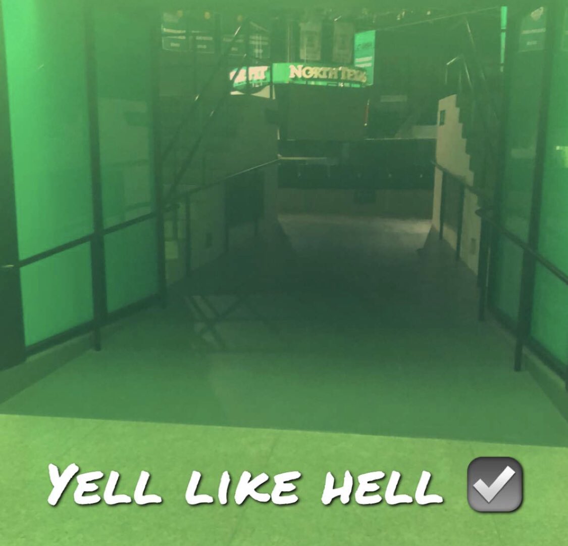 MichaelMairs_'s tweet photo. It was so much fun going to my first #yelllikehell2021 and going on stage with the Homecoming Court! 💚
Kudos to the Homecoming Crew, @UNTPBSO, and hosts @GenetEfron and @Rontaviaaaa for bringing the energy!! Such a fun night! ✨ #UNTHC21 https://t.co/OdR6y4Vo9t