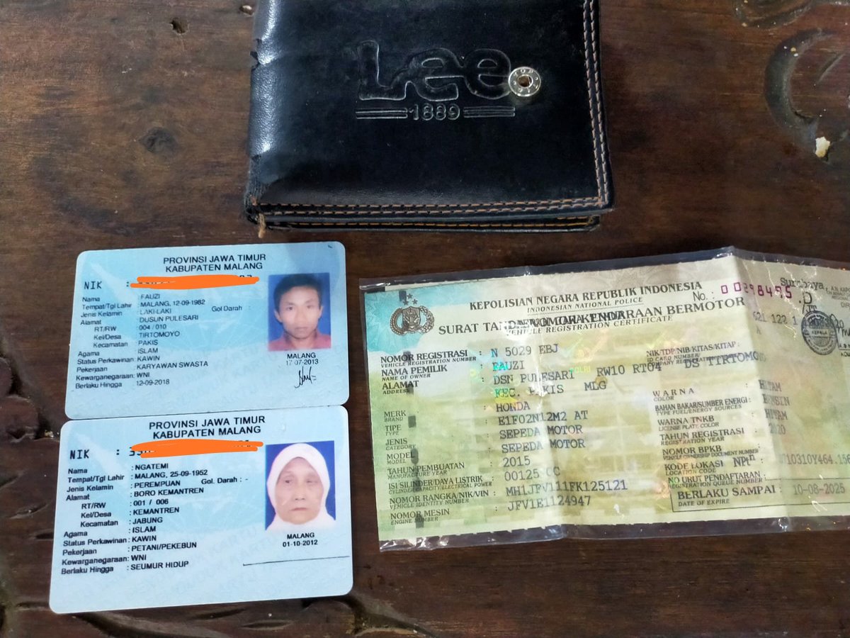 tiamakcik's tweet photo. Telah ditemukan 3 buah dompet di Ds. Pandanrejo Batu. Mungkin followers Mimin @infomalang ada yg kenal. Nuwus.

CP : Andri 082245253446 https://t.co/YcLPZvOi0u