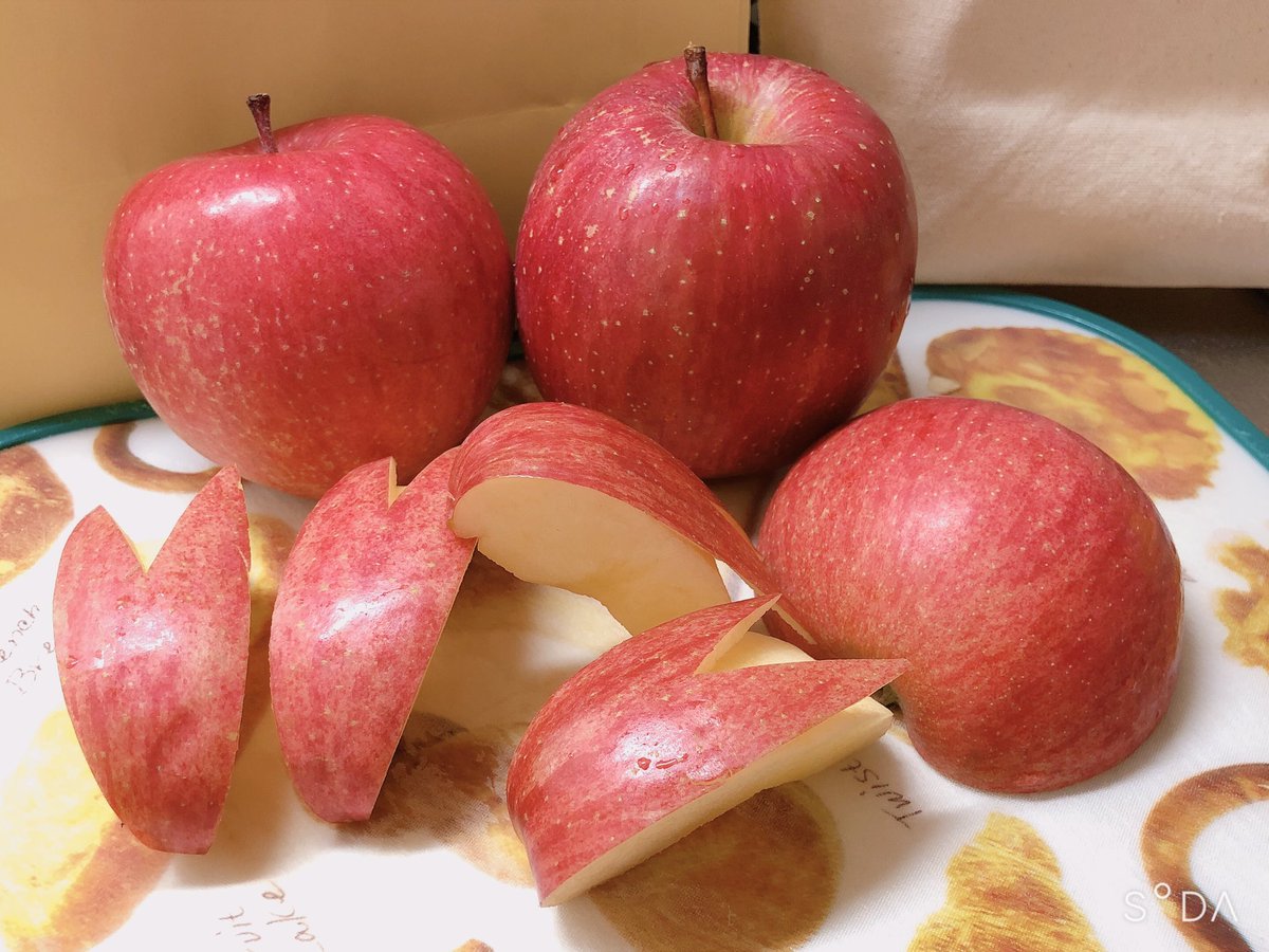 神谷 早矢佳 公式 ことみさん Aihara K に りんごのお裾分けしてもらいました 頂いてすぐに一個食べました 瑞々しくてすんごい美味しかったです ことみさんには美味しいものを戴いてばかりで 本当に感謝しかないです