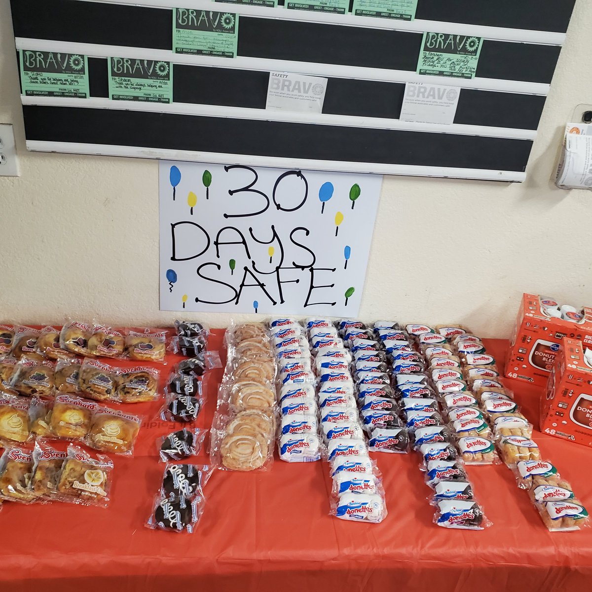 Today at Team Kings we celebrated 30 days safe with donuts and coffee! Great job TEAM and thank you for making safety top priority! 🎉