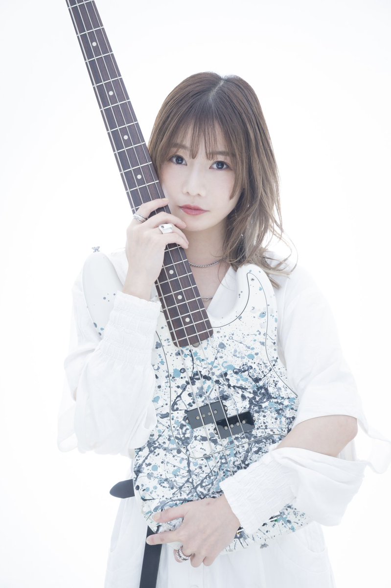 RT希望！

本日11.11は、ベースの日。

先日、silentsiren の<a href="/aina0703/">山内あいな(SILENT SIREN Ba.)</a>  山内あいなさんを恵比寿のmalu studio で撮影しました。

最新作ですな。

#ベースの日
#山内あいな
#あいにゃん
#魚住誠一
#malustudio