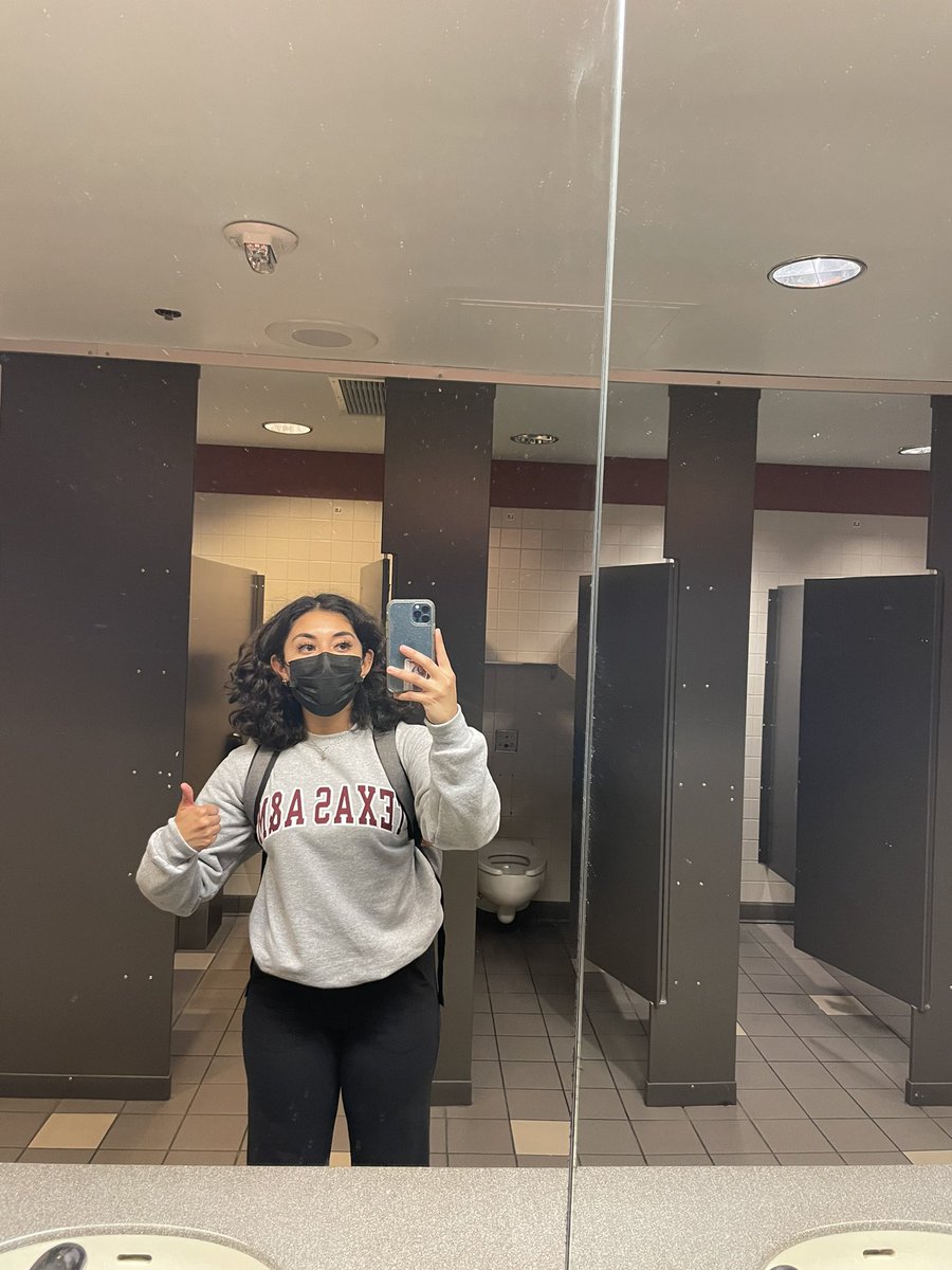 just_jadynn's tweet photo. #tamufollowtrain  
-biology (pre-med) ‘24 
-luvs drinking coffee &amp; going to concerts 
-never minds a good gym pump  
-can dance a couple of good moves  
-appreciates good energy and good fries https://t.co/0yTKCfkQ0u