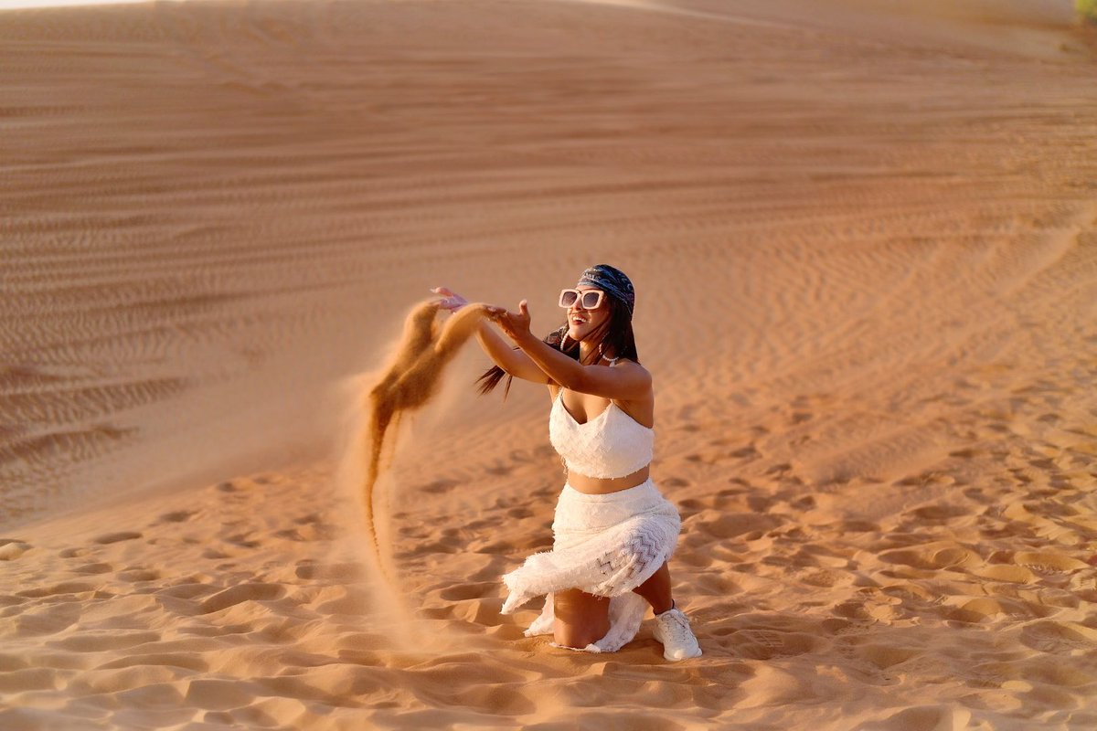 Desert Safari ❤️‍🔥😍😍

#hummer #desertsafari #desert #dubaidesert #dubai #dxb #uae #desertshoot #desertvibes #luxury #dubailife #desertphotography #nehamalik #punjabi #punjabisongs #pollywood #bollywood #dubaishoot