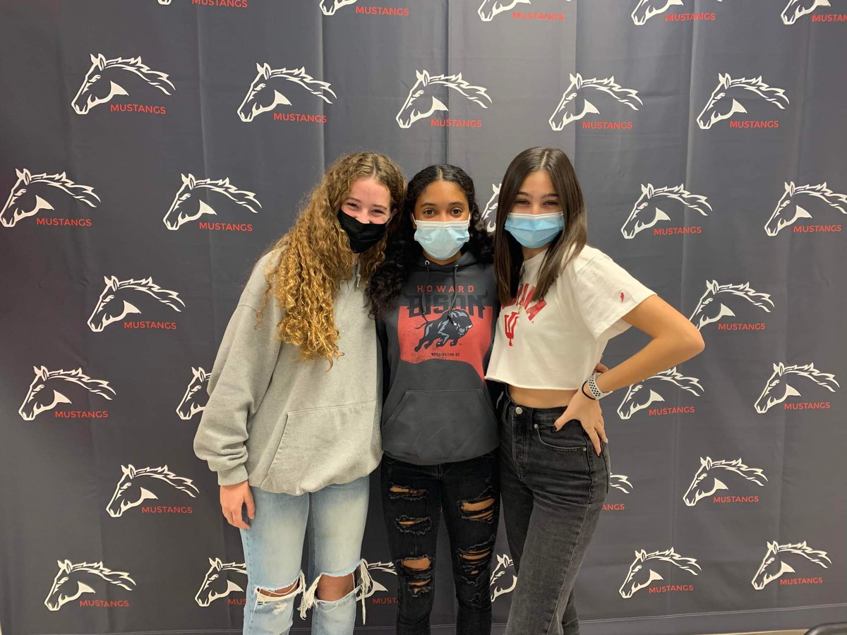 MHSGirlsT_F's tweet photo. Congratulations @Jordyn_mil !  Howard is lucky to have you and we're lucky to get 1 more season!  Can't wait to see what the future holds!
@GoMHS_Athletics https://t.co/pxa3asNJWA